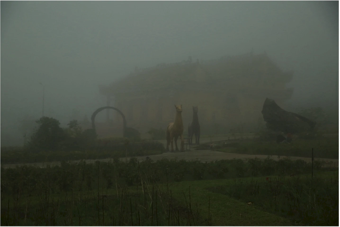 Chas Khouch Kmeng Ropus / Bad man Good boy